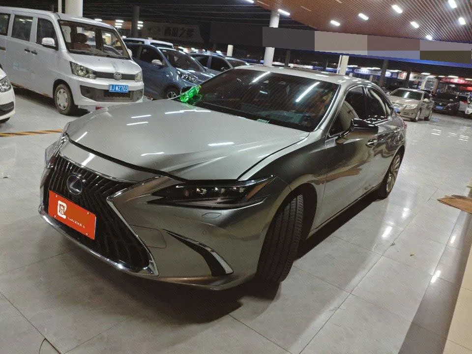 2021 Lexus ES 300h Executive Edition