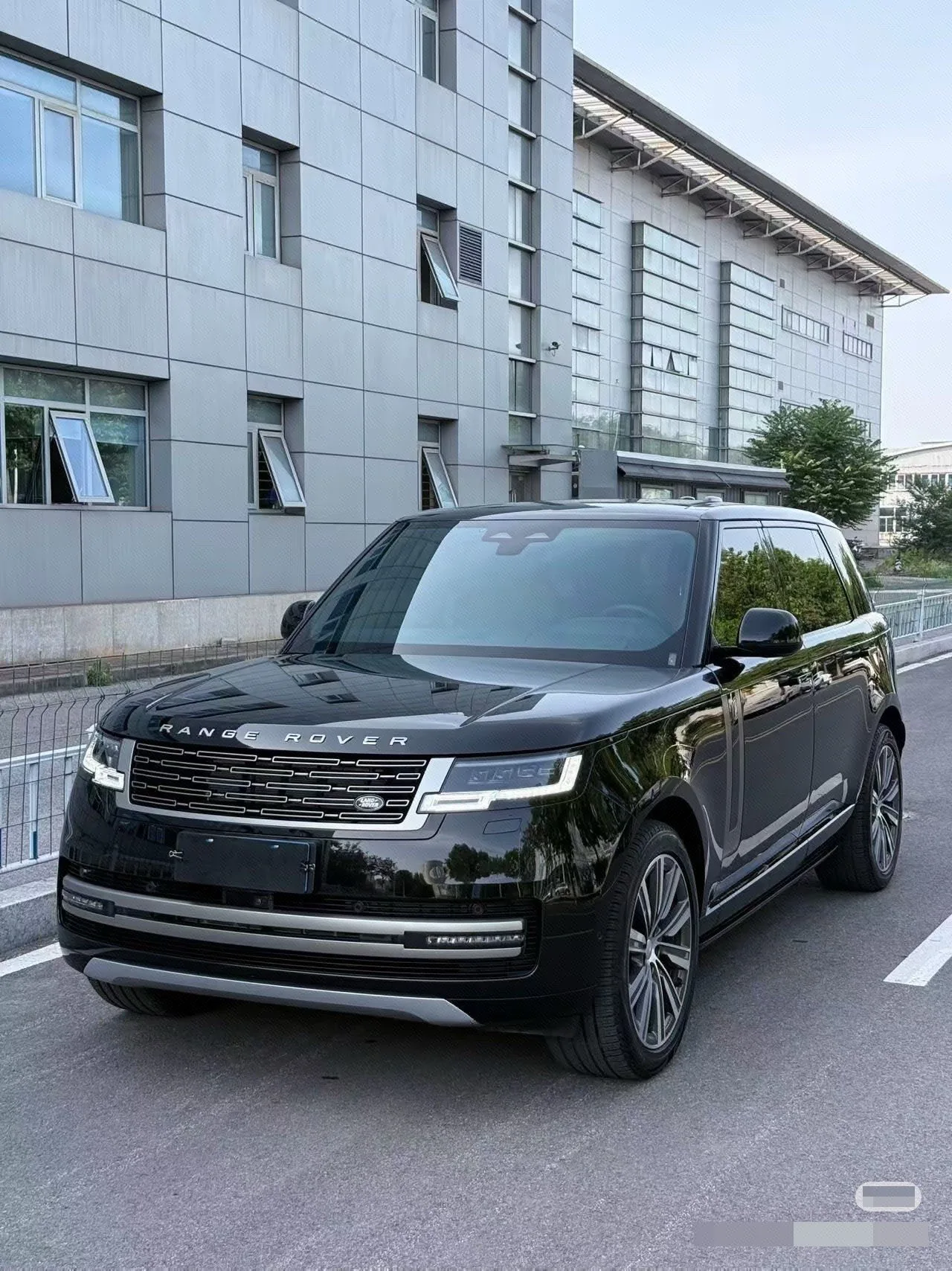 2025 Land Rover Range Rover (Imported) 48V 3.0T L6 400PS Extended Wheelbase Automatic