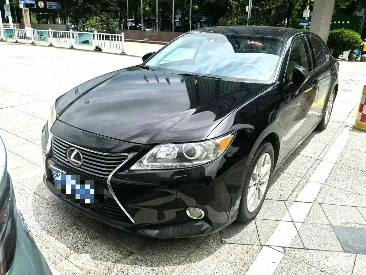 2013 Lexus ES 300h Luxury Edition