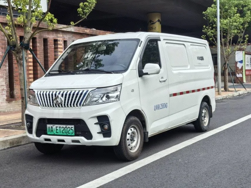 Changan Commercial 2023 Ruixing EM60 All-Electric Van, 4,525 mm Length, Flat Roof, Tailgate, 2 Seats, 60 kW, 38.7 kWh, Automatic Transmission