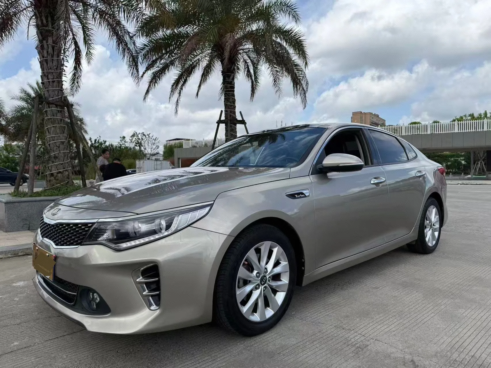2017 Kia K5 2.0L Automatic 15th Anniversary Special Edition LUX