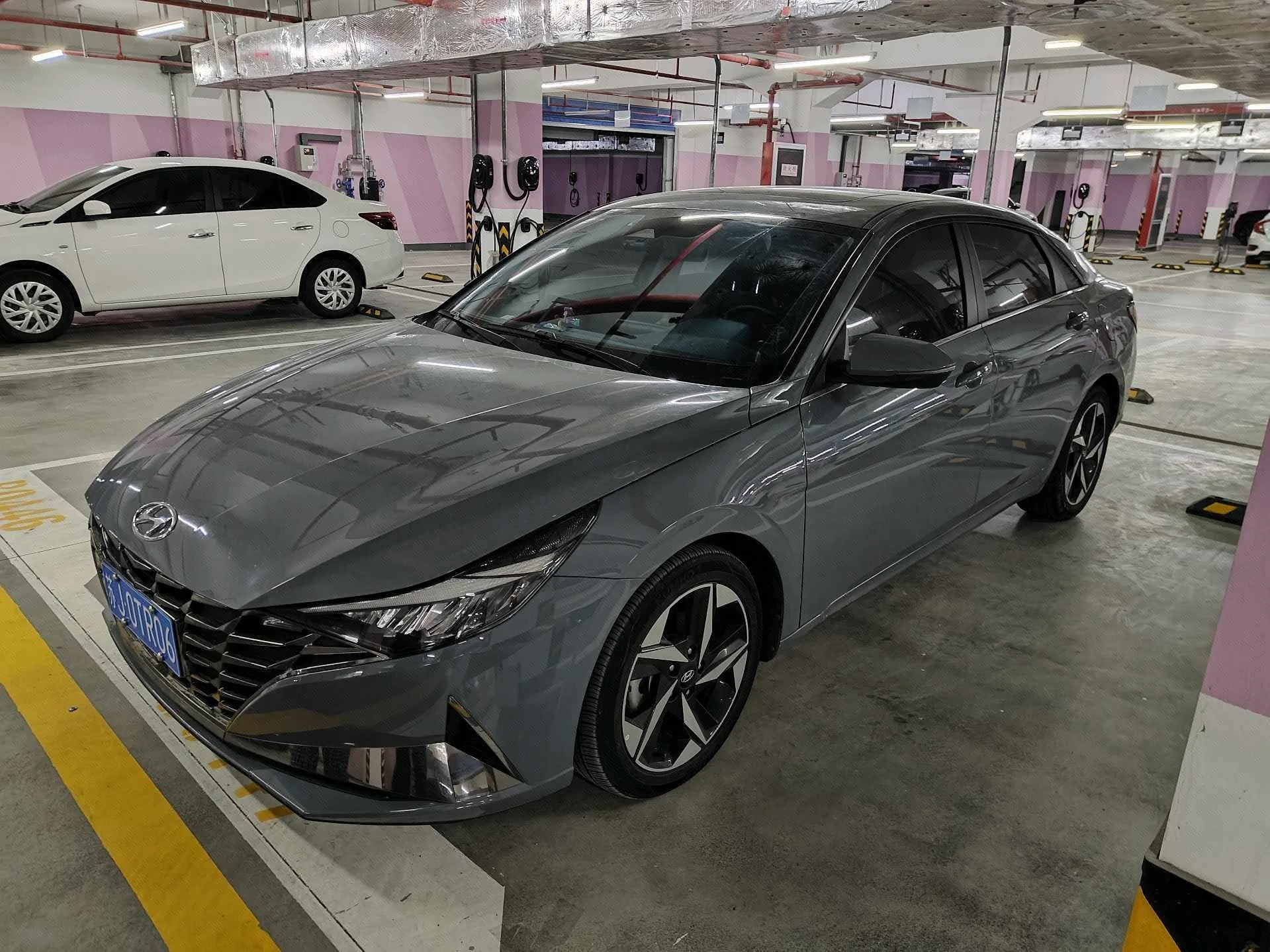 Hyundai Elantra 2021 1.5L CVT LUX Premium Edition