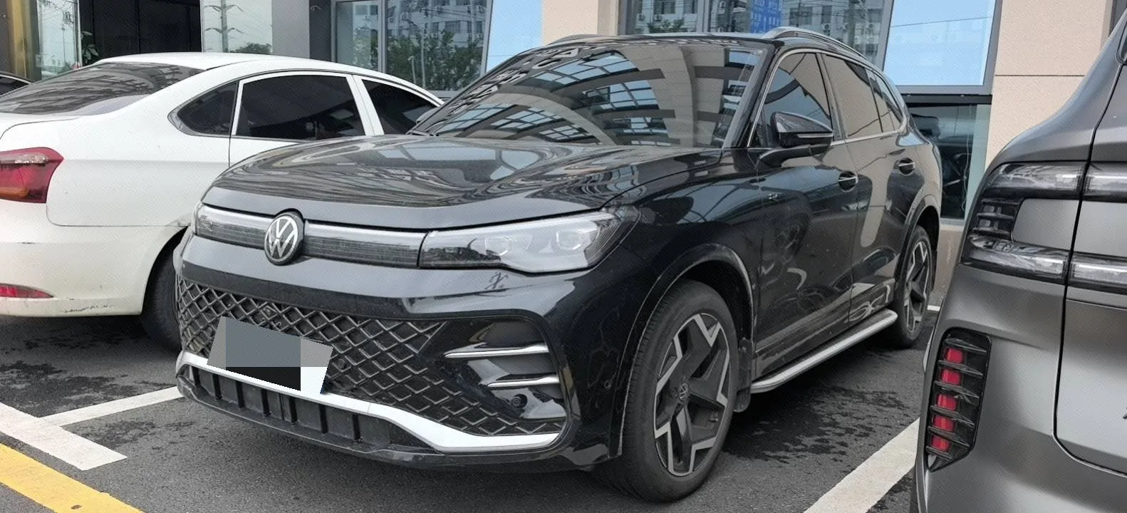 Volkswagen 2025 Tiguan L PRO 2.0TSI 380TSI Front-Wheel Drive R-Line Smart Premium Edition Automatic Transmission