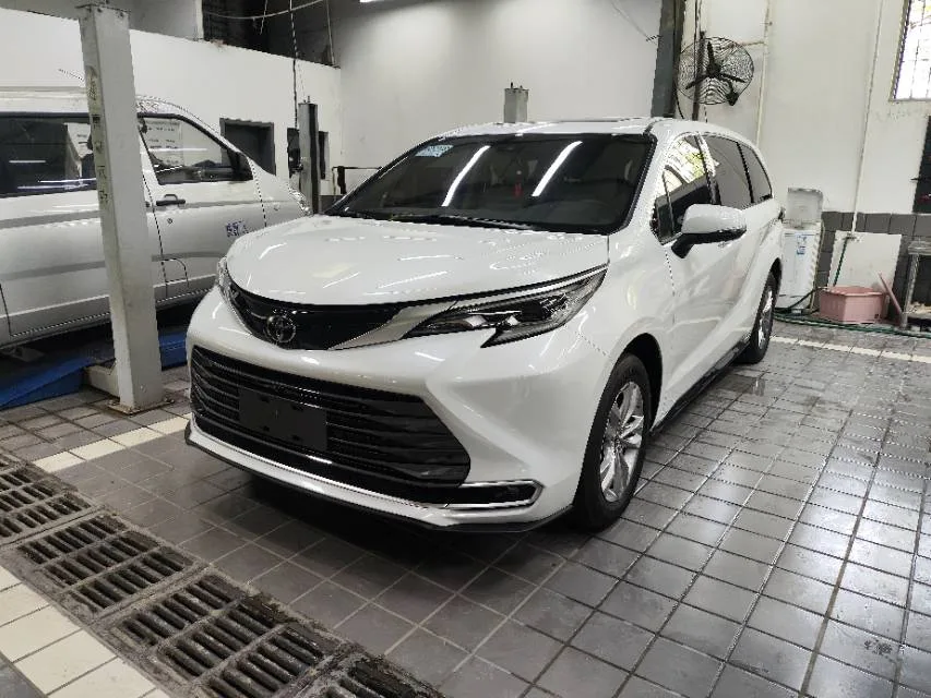 Toyota 2024 Civic 2.5L CVT 4WD Premium Automatic