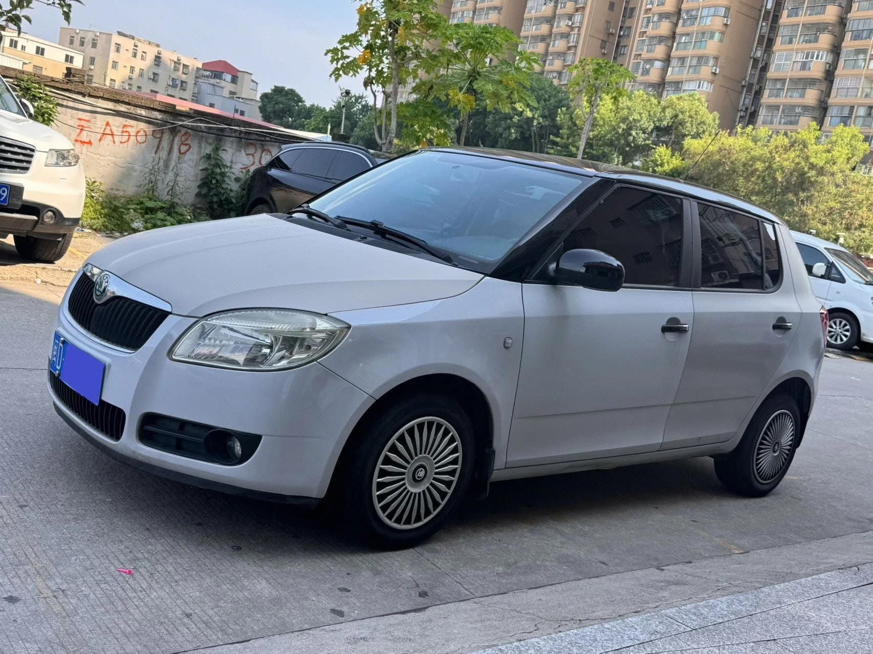Fabia 2011 1.4L Automatic Crystal Edition