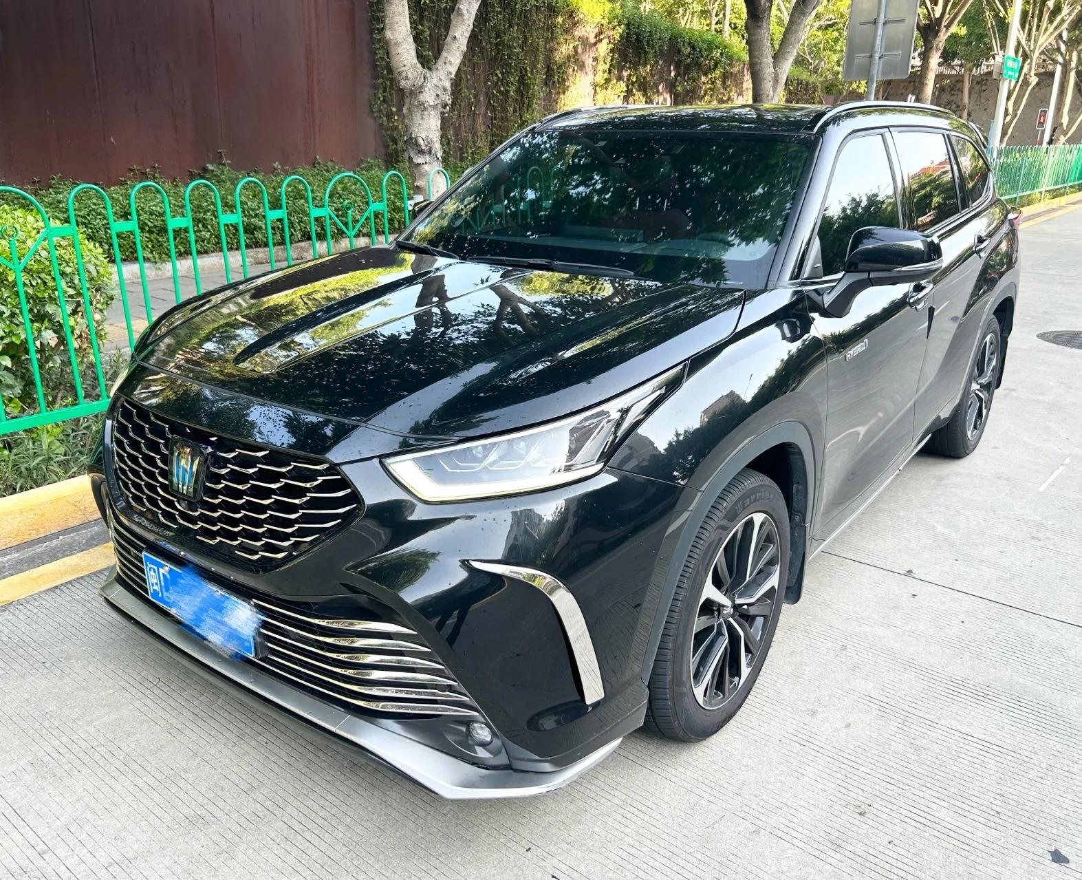 Crown Land Cruiser 2022 2.5L HEV 4WD Flagship Edition