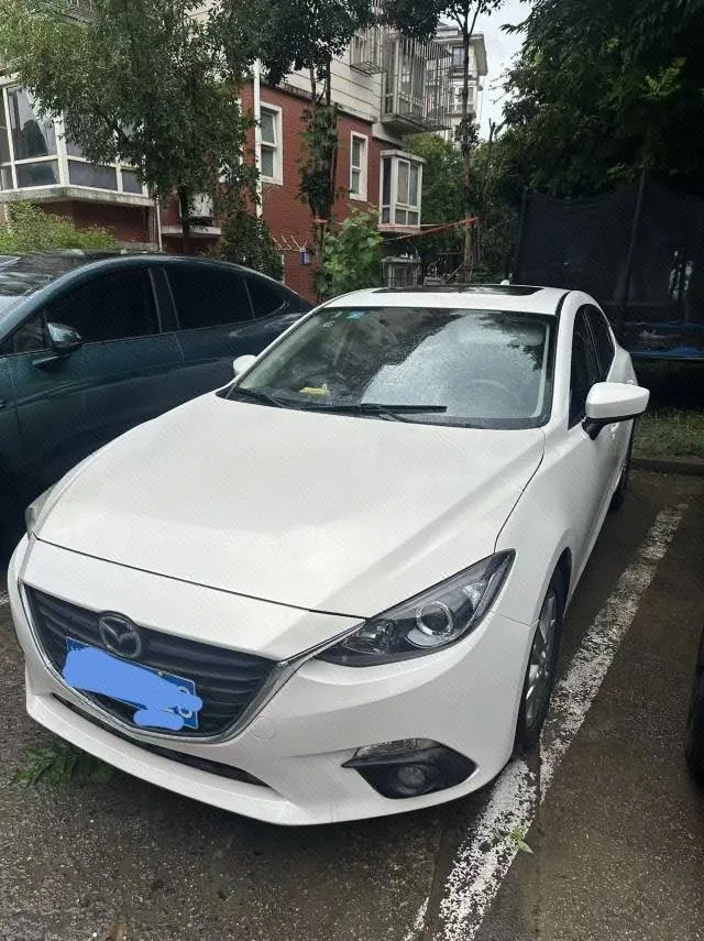 2014 Mazda3 Axela Hatchback, 1.5L, Automatic, Luxury Trim