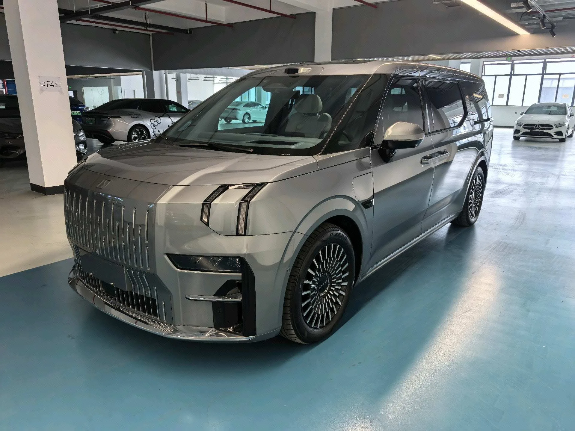 2024 Jike 009 Six-Seat Executive Edition AWD 108kWh Automatic