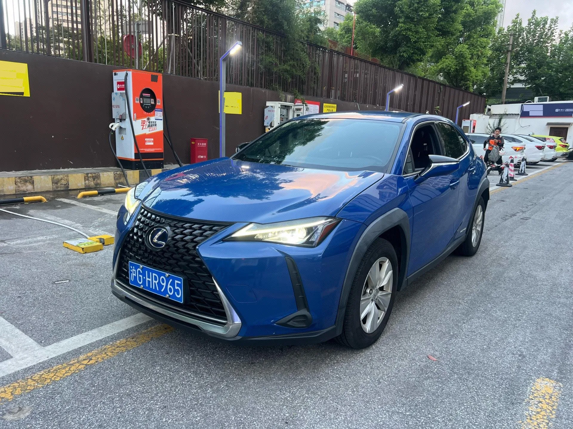 2019 Lexus UX 260h "Explore & Cool" Edition, National V