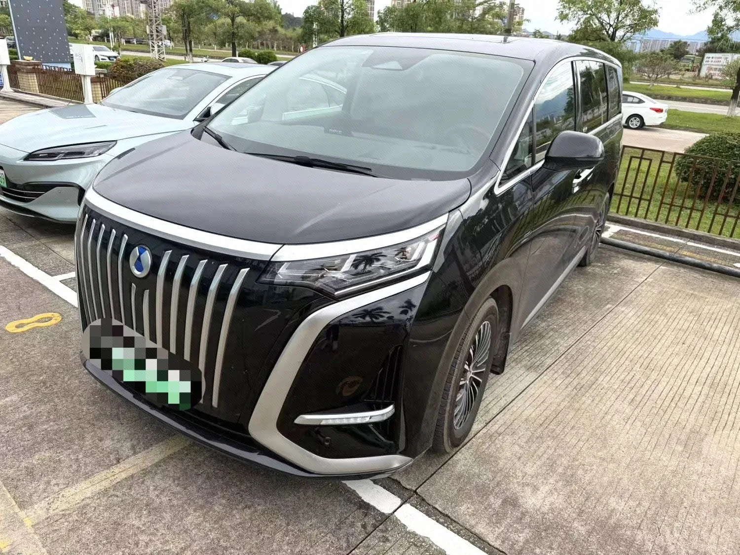 Denza D9 2022 DM-i 970 4WD Premium Edition