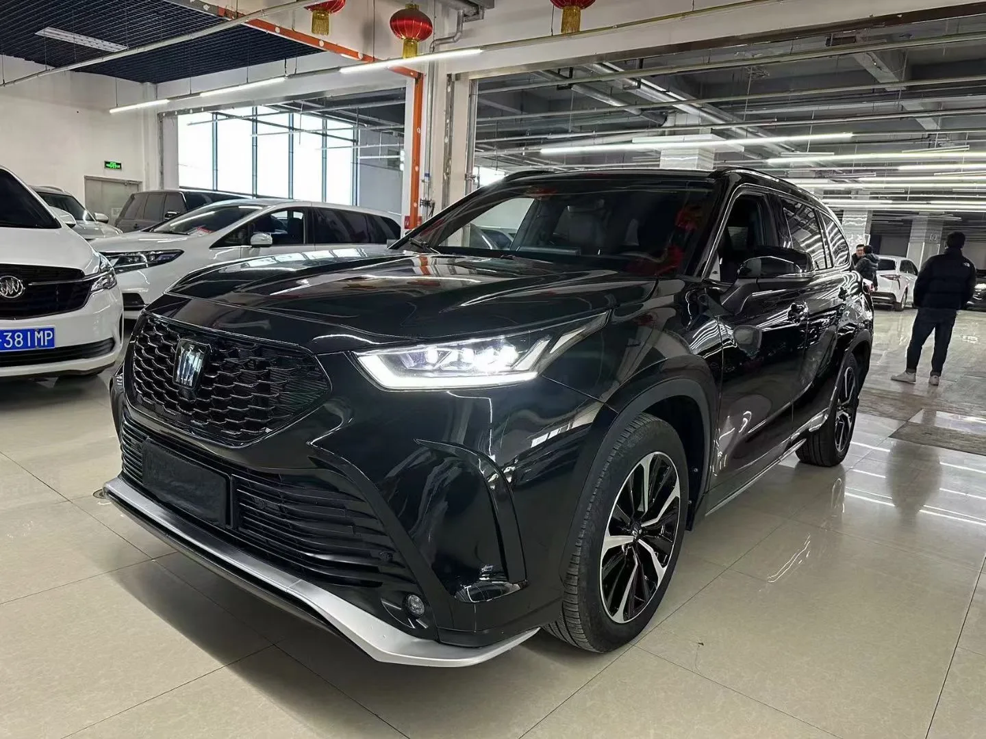 Crown Land Cruiser 2021 2.5L HEV AWD Premium Edition