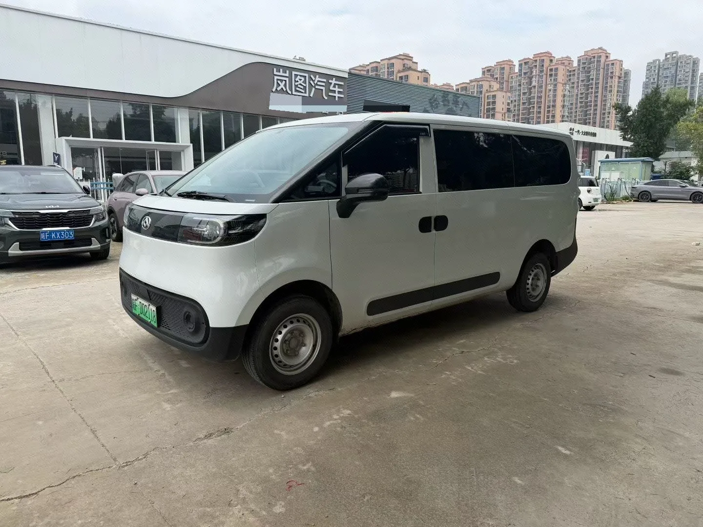 Dana V1 2023 Model V1 Short Wheelbase, Low Roof (42 kWh)