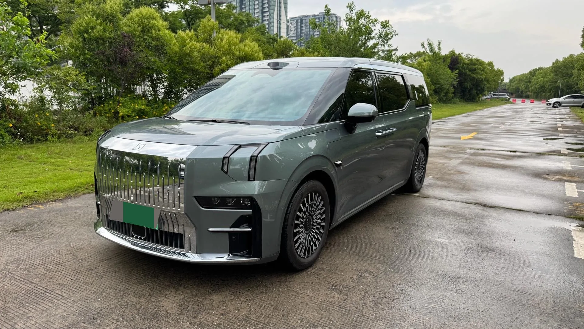 2024 Jike 009 Six-Seat Executive Edition AWD 108kWh Automatic