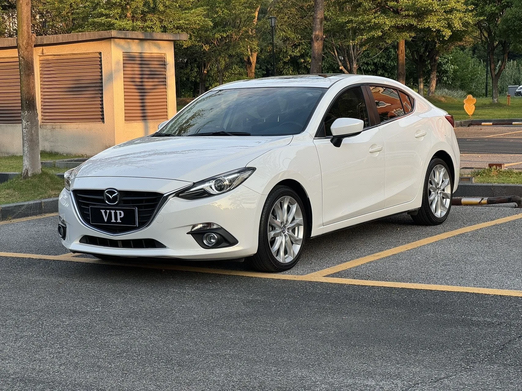 2016 Mazda3 Axela Sedan, 2.0L Automatic Sport