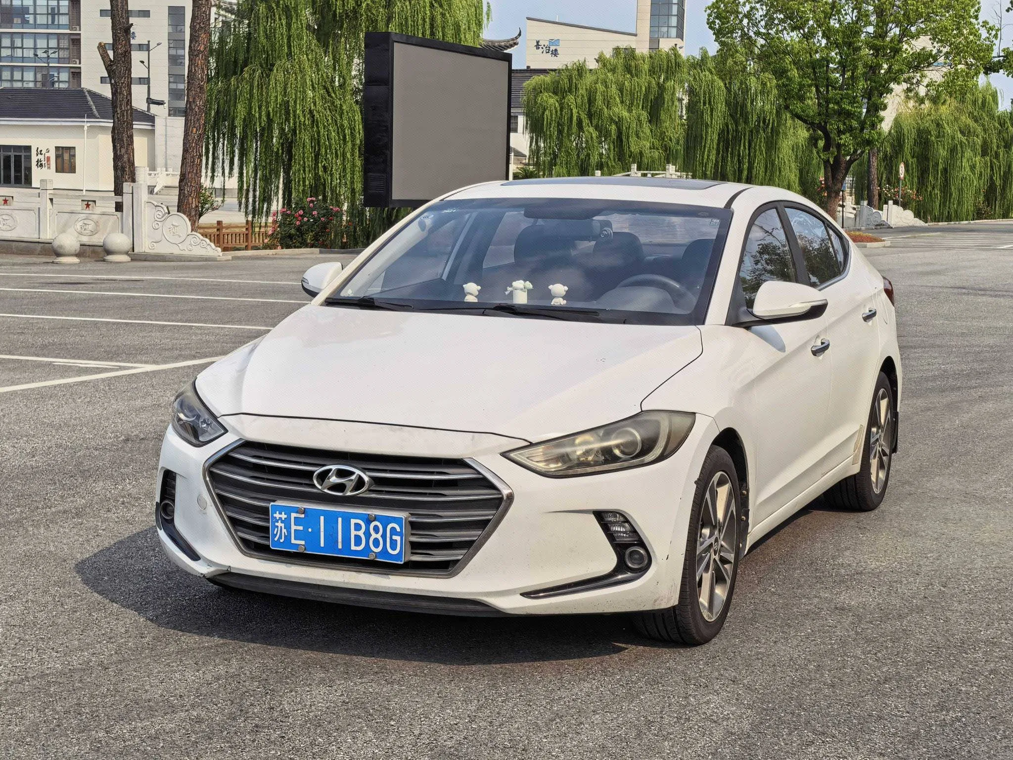 Hyundai Elantra 2016 1.6L Automatic Smart Luxury Edition