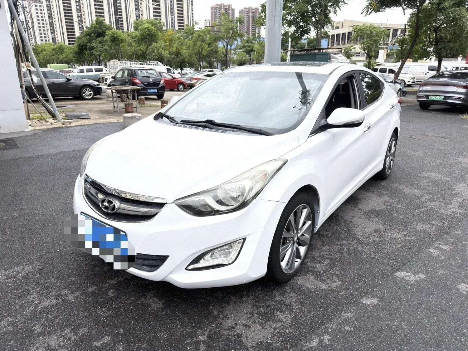Hyundai Elantra 2015 1.6L Automatic Leading Edition