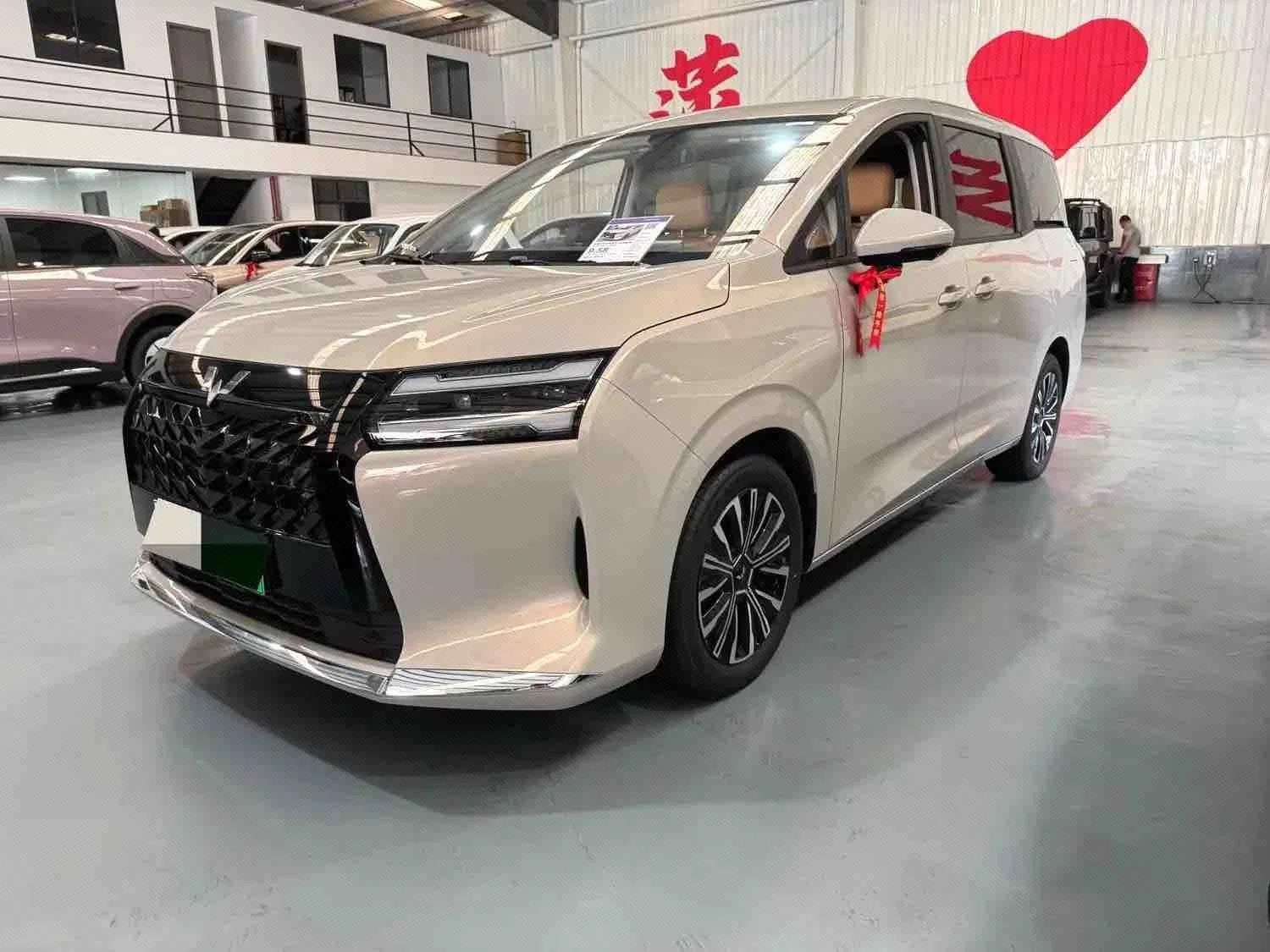 Starlight 730 New Energy 2025 Plug-in Hybrid 125km Luxury Model