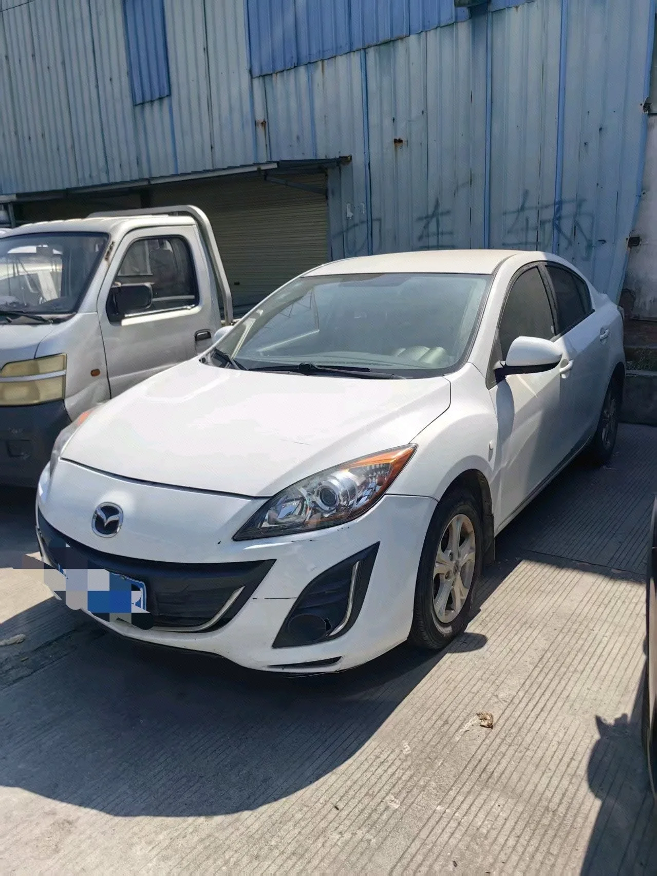 Mazda 3 Axela 2015 Sedan 1.6L Automatic Comfort Model