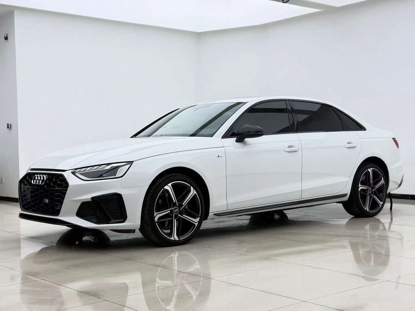 Audi A4L 2023 40 TFSI Luxury Dynamic