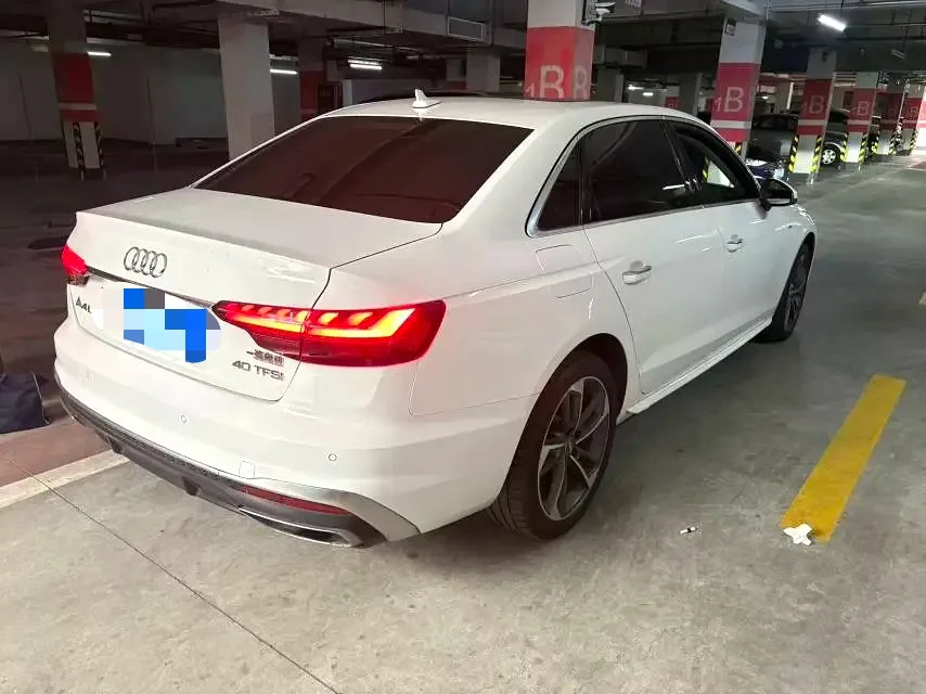 Audi A4L 2022 40 TFSI Fashion Dynamic Edition