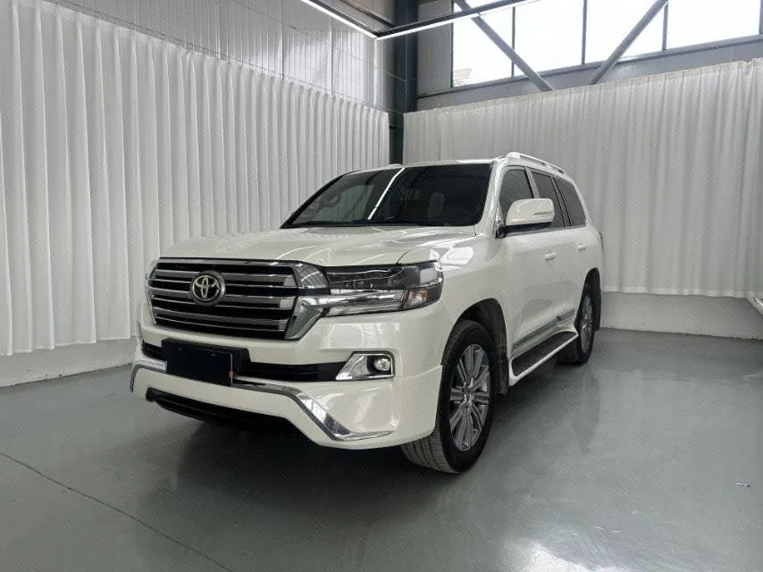 2017 Toyota Land Cruiser (Imported) 4.0 Middle East Edition, Manual Transmission