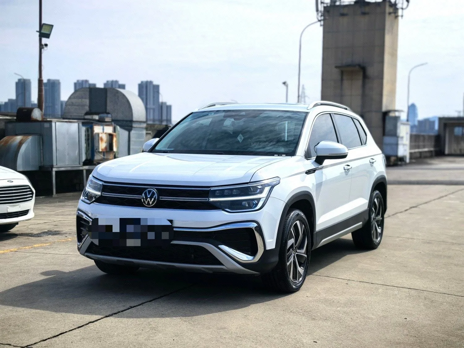 Volkswagen 2023 Tharu 1.5TSI 300TSI 2WD Full Moon Edition Automatic