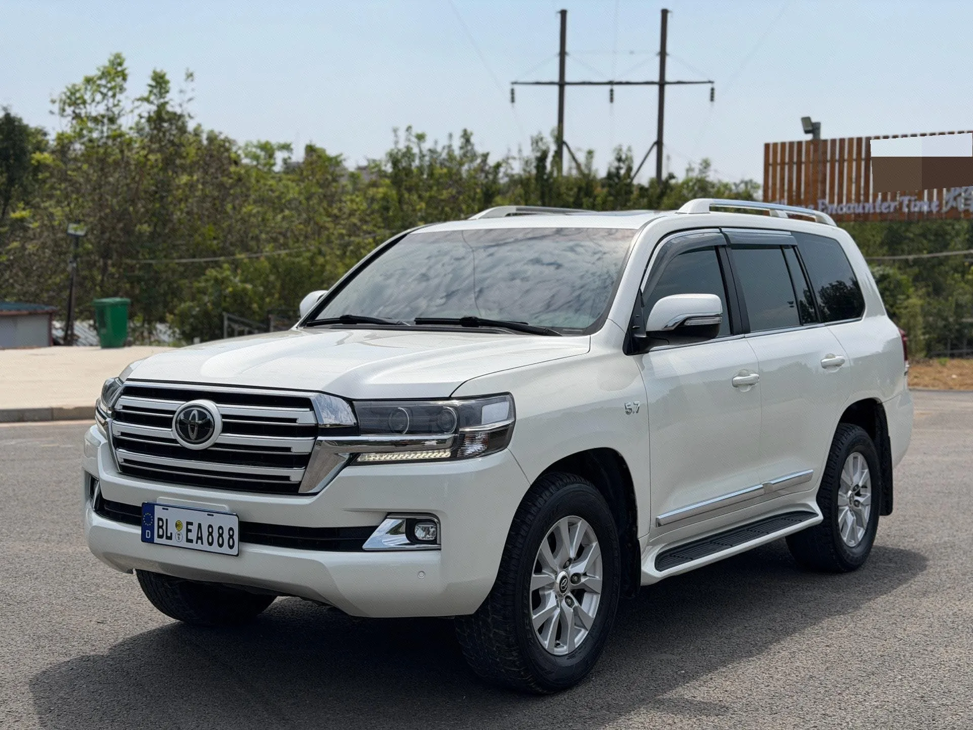 Toyota Land Cruiser (Imported) 2017 Model Year Land Cruiser 5.7 Automatic Transmission