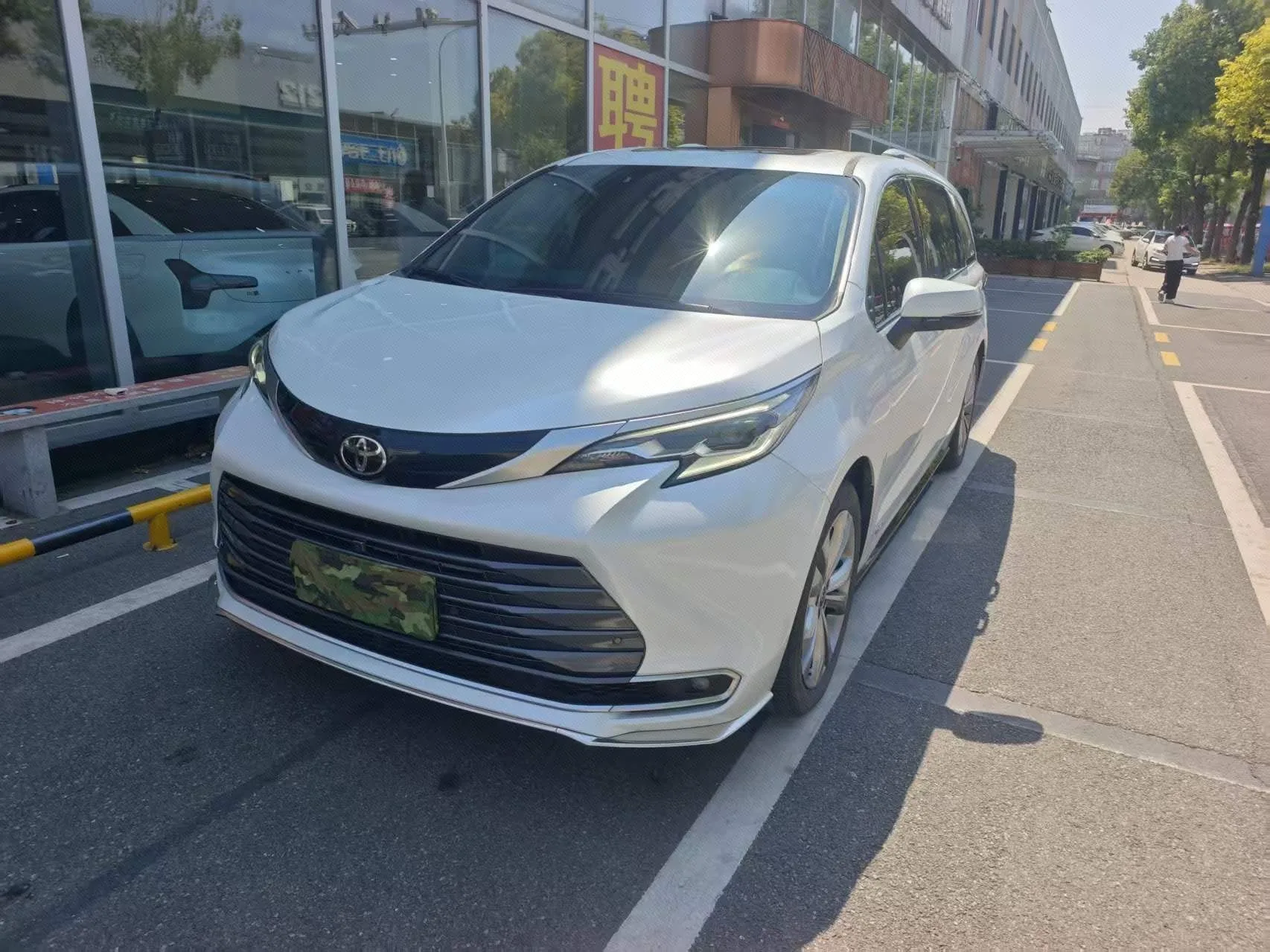 2024 Toyota Sienna 2.5 CVT Premium Edition Automatic