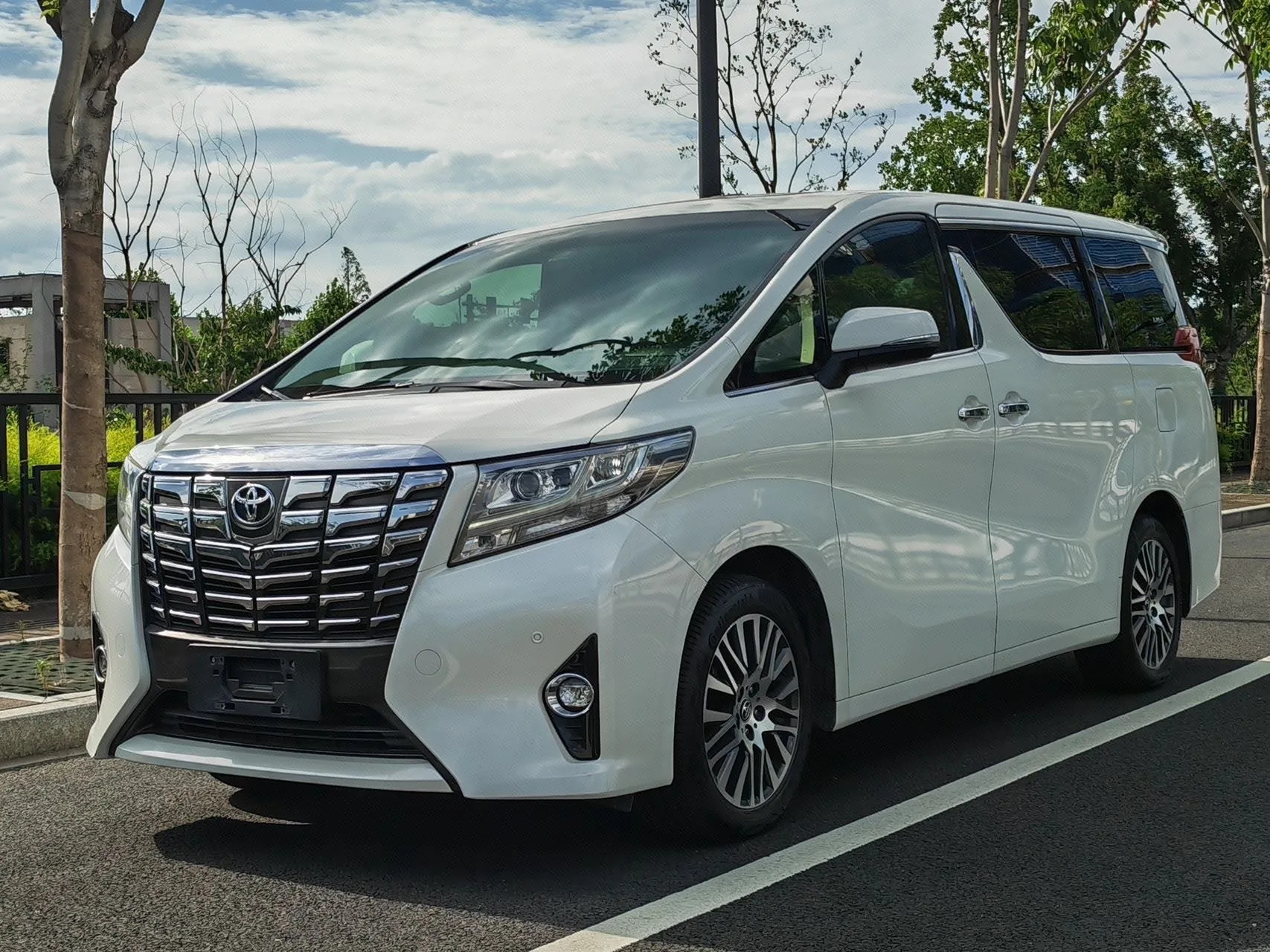 Alphard 2015 Model Year 3.5L Premium Edition