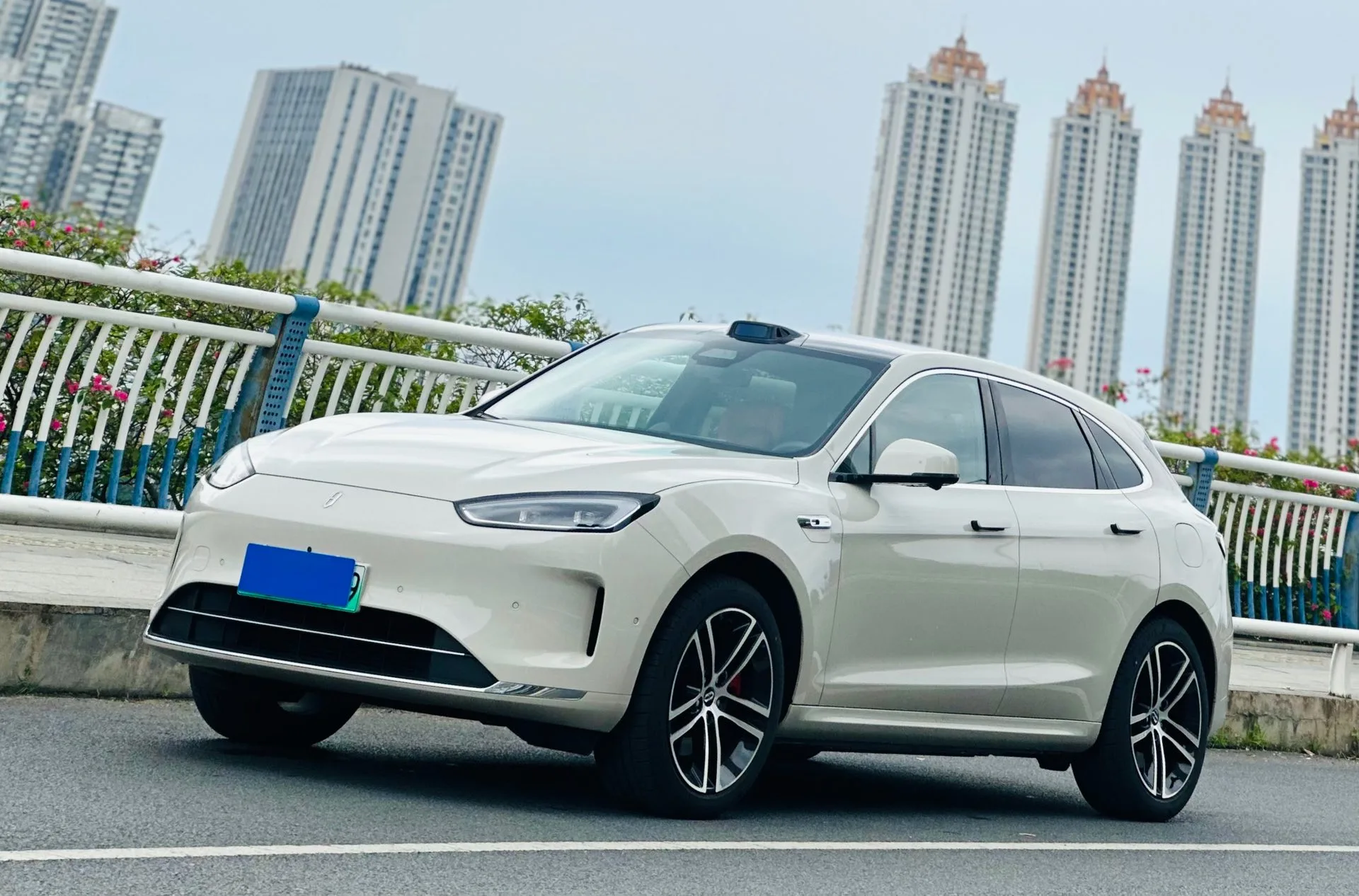 AITO 2025 M5 Extended Range Ultra 4WD Automatic