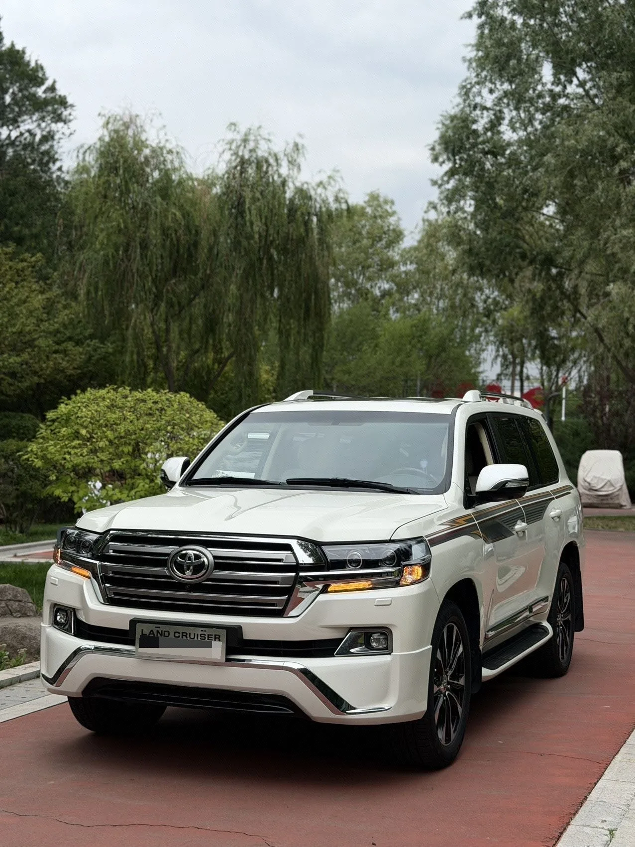 2017 Toyota Land Cruiser (Imported) 4.0 Middle East Edition, Manual Transmission