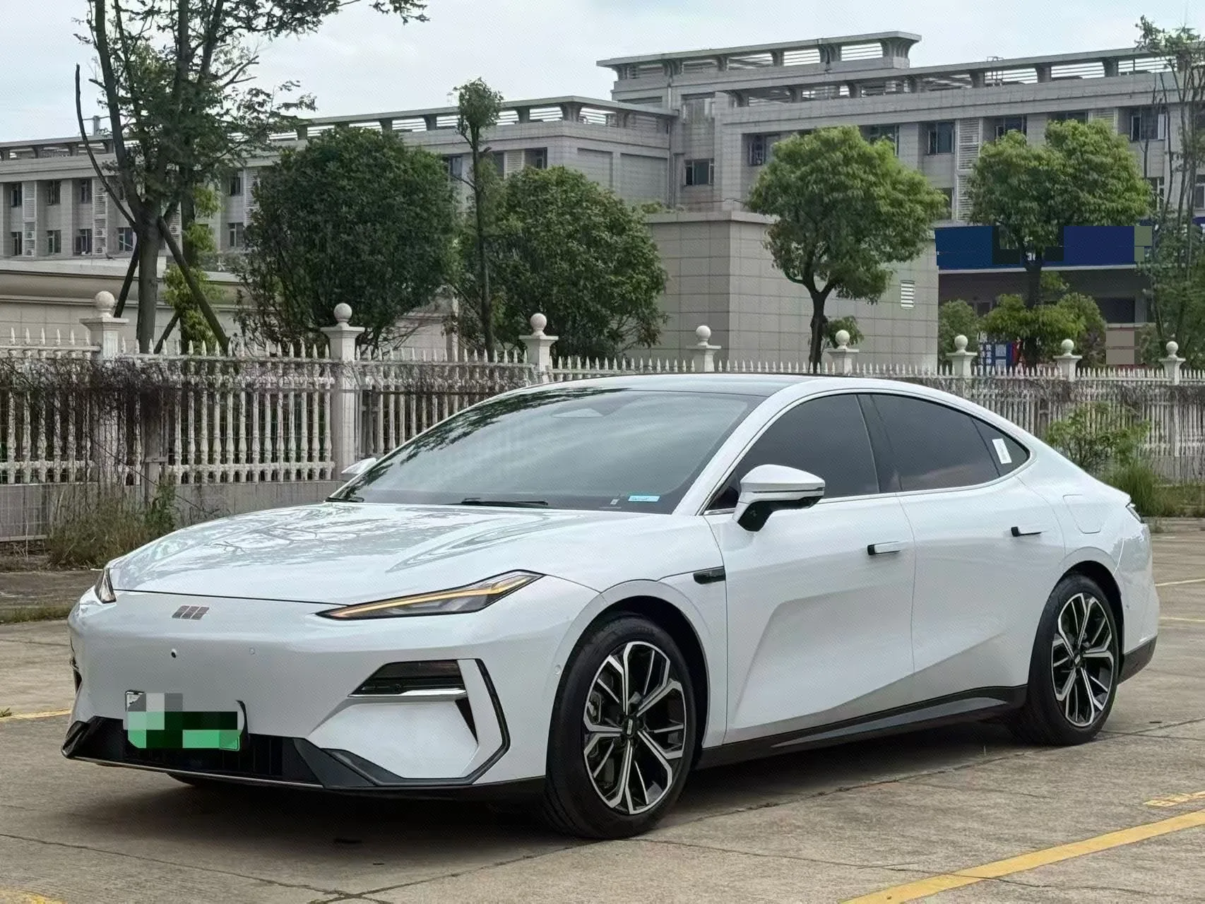 Geely Galaxy 2025 E8 700km Long-Range Intelligent Driving Edition Automatic