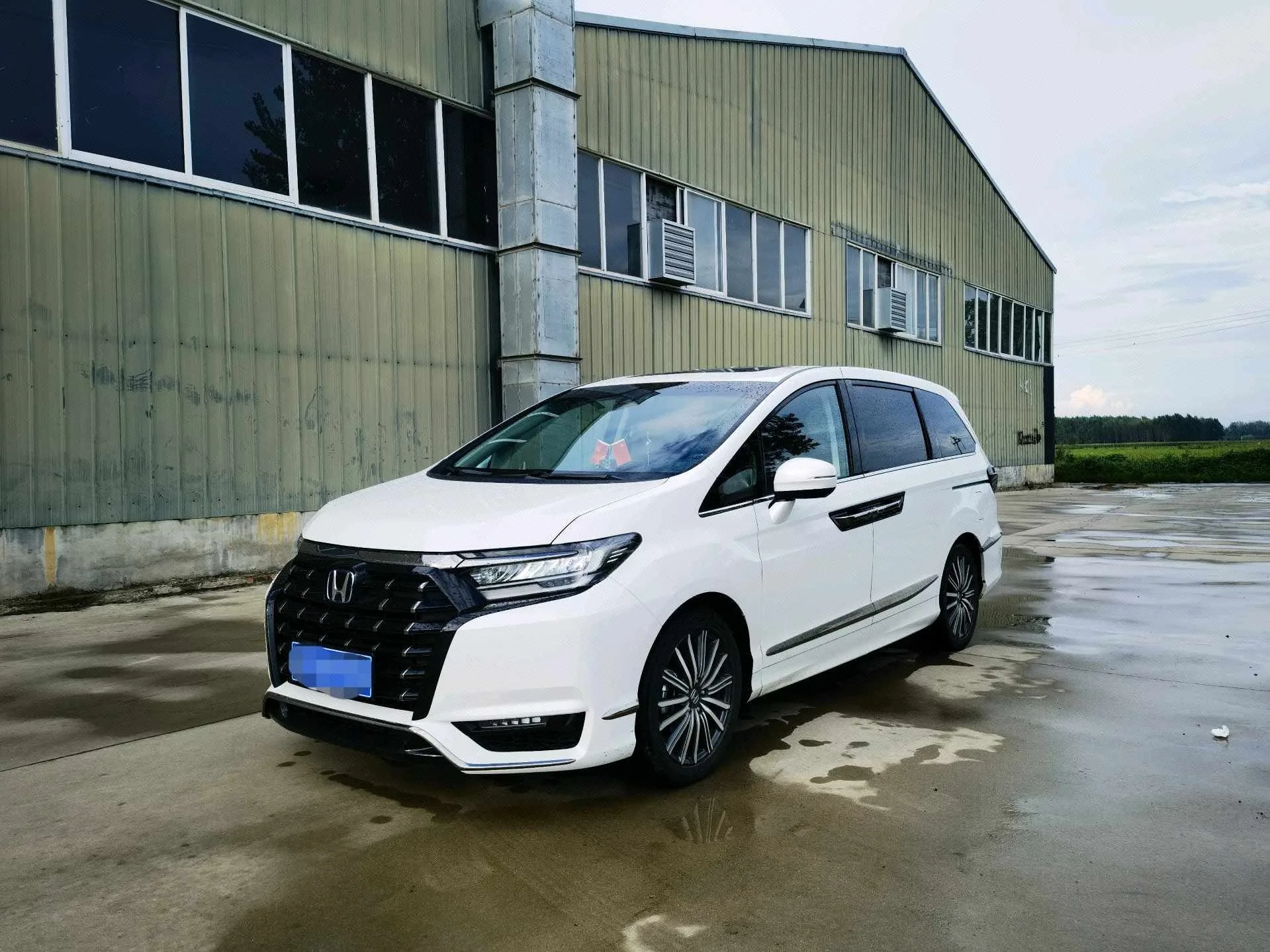 Honda 2024 Elysion e:HEV 2.0 CVT Luxury Edition Automatic