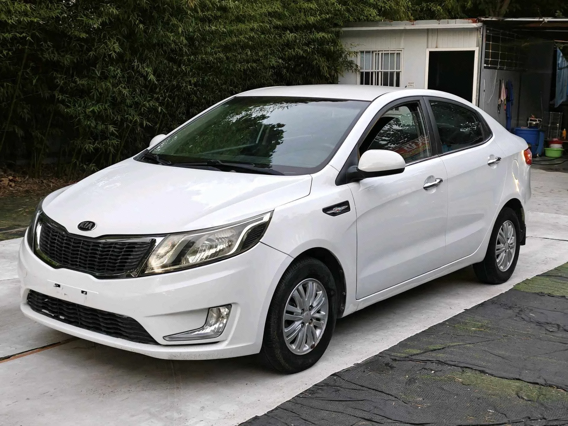 Kia K2 2012 Sedan 1.4L AT GLS Anniversary Edition