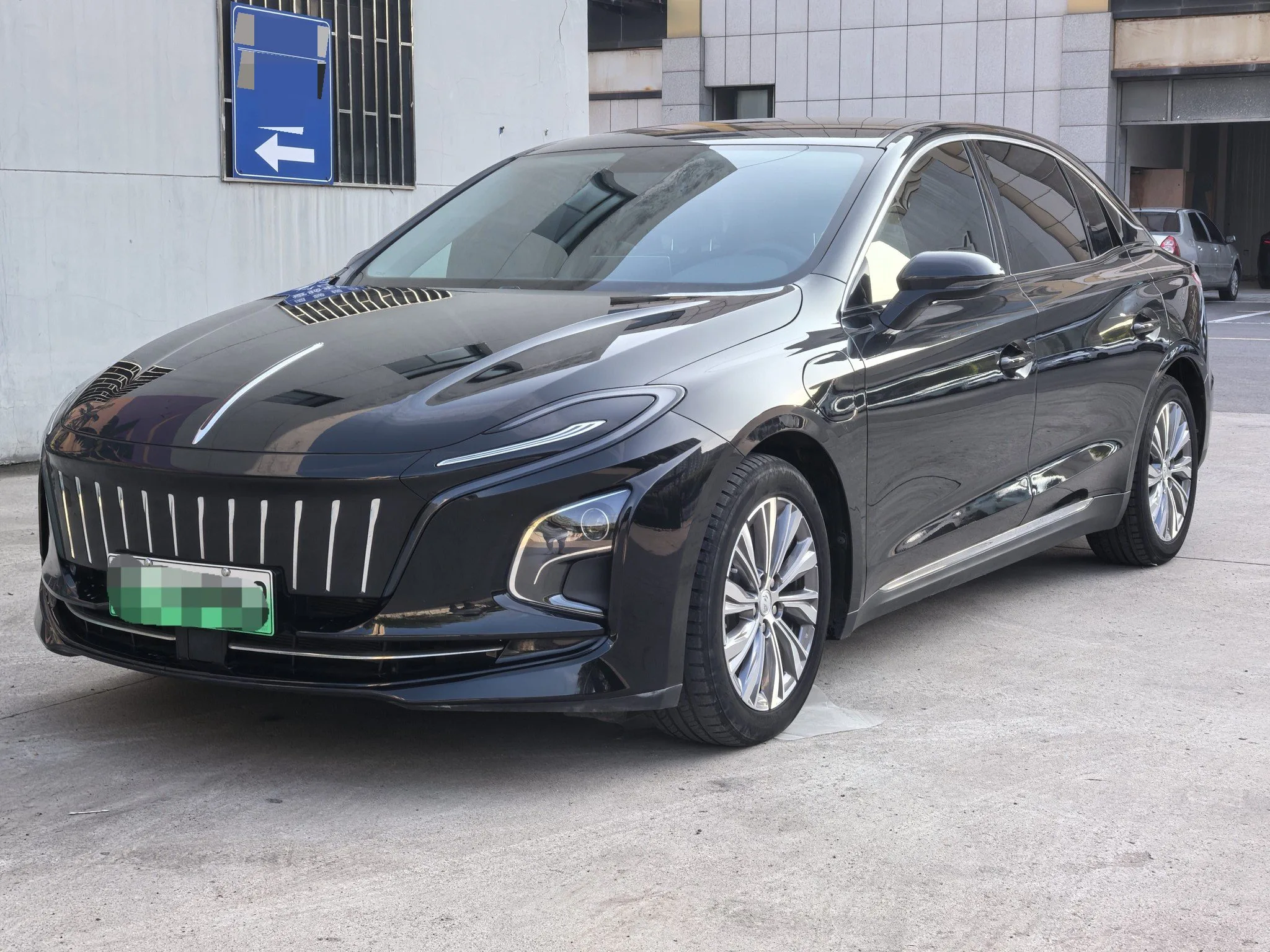 Hongqi E-QM5 2023 Model 560km PLUS