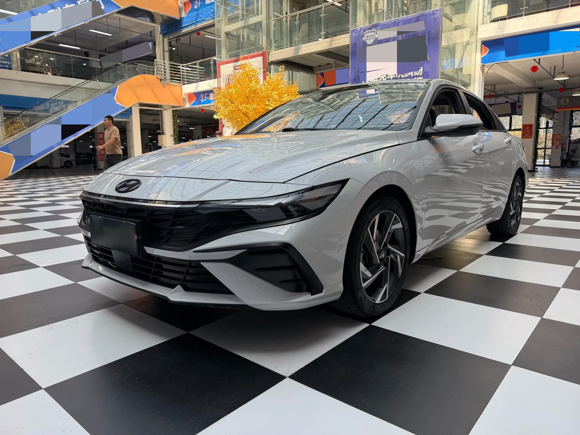 Hyundai Elantra 2023 1.5L CVT LUX Premium Edition