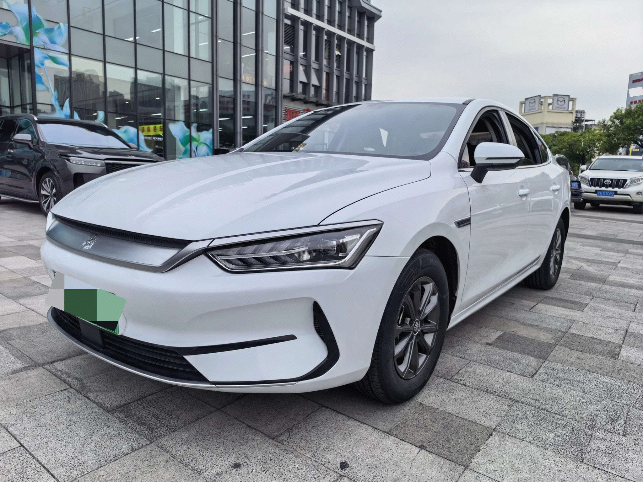 Qin PLUS 2021 EV 400KM Luxury Edition