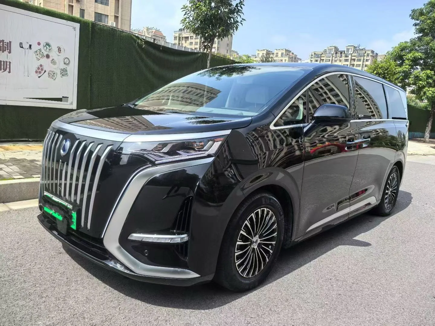Denza D9 2022 EV 600 AWD Flagship Model