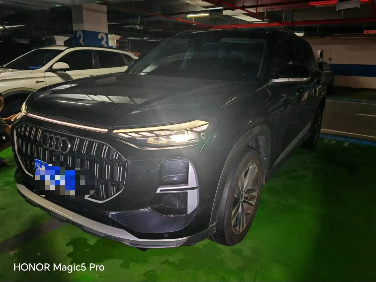 Audi 2025 Q6 2.0TFSI 40TFSI Quattro Commemorative Edition, 7-seater, Automatic Transmission (Feathered Forest Package)