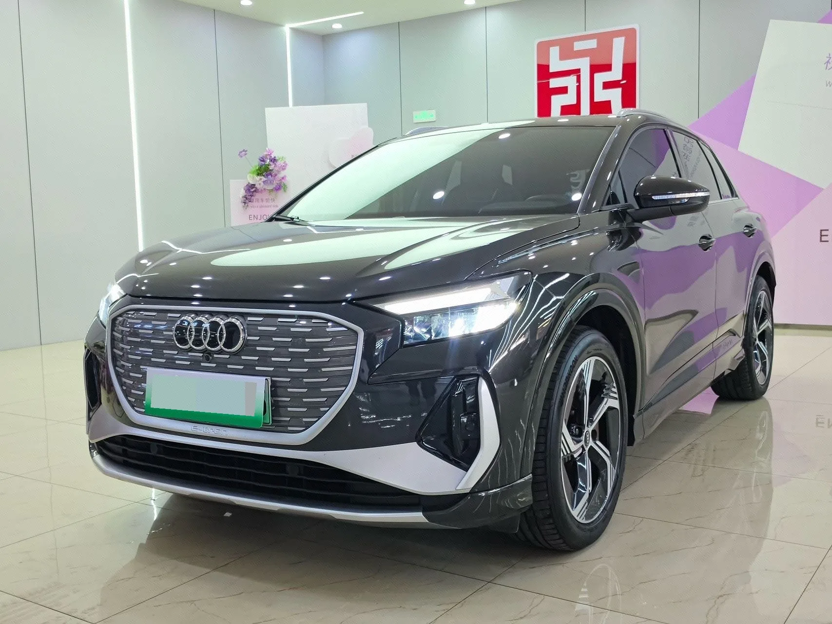 2022 Audi Q4 e-tron 50 e-tron quattro Pioneer Edition