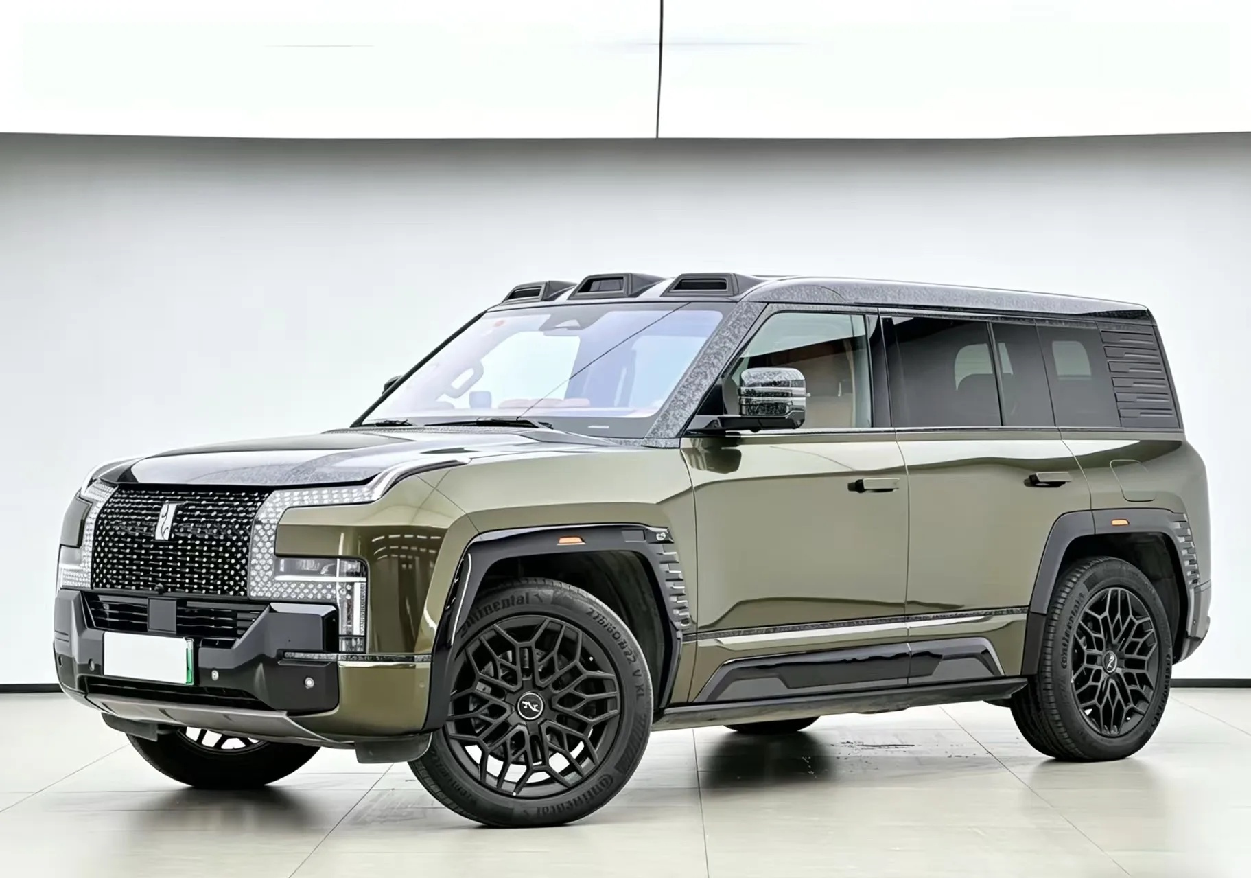 Looking up at the 2023 U8 Luxury Edition
