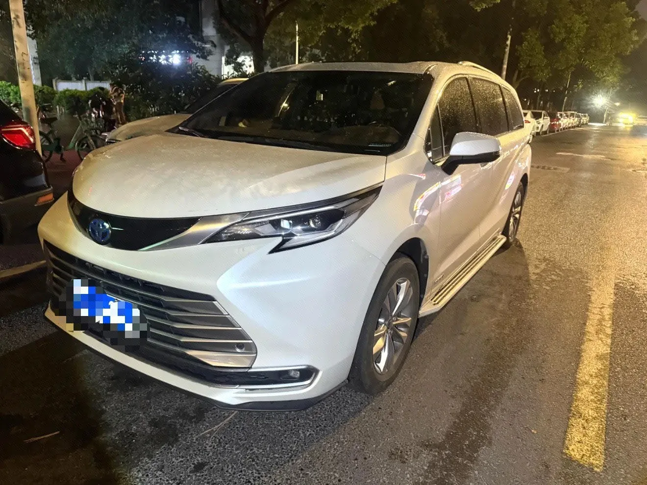 2021 Sienna 2.5L Hybrid Platinum Edition
