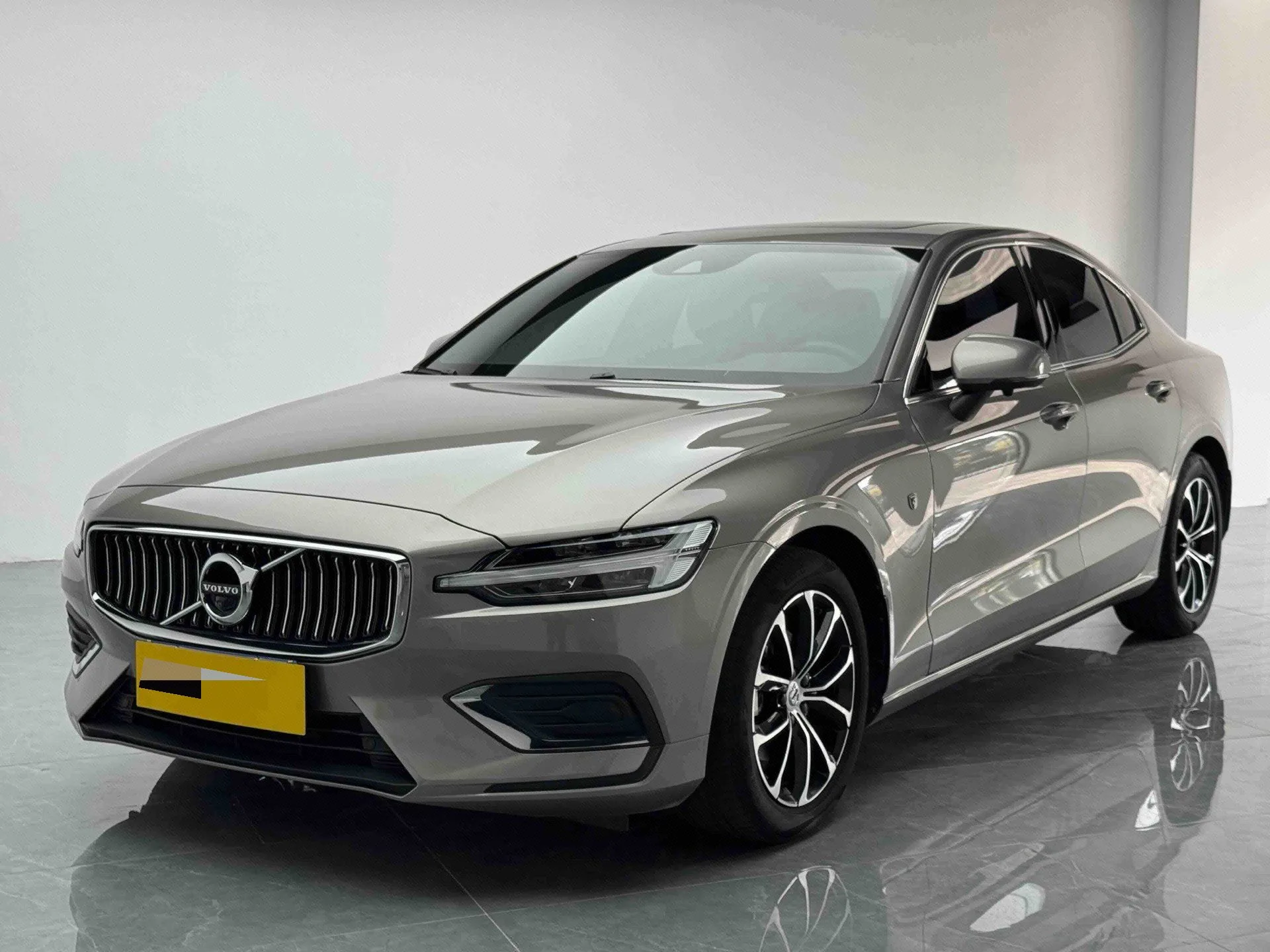 2022 Volvo S60 B4 Smart Comfort Luxury Edition