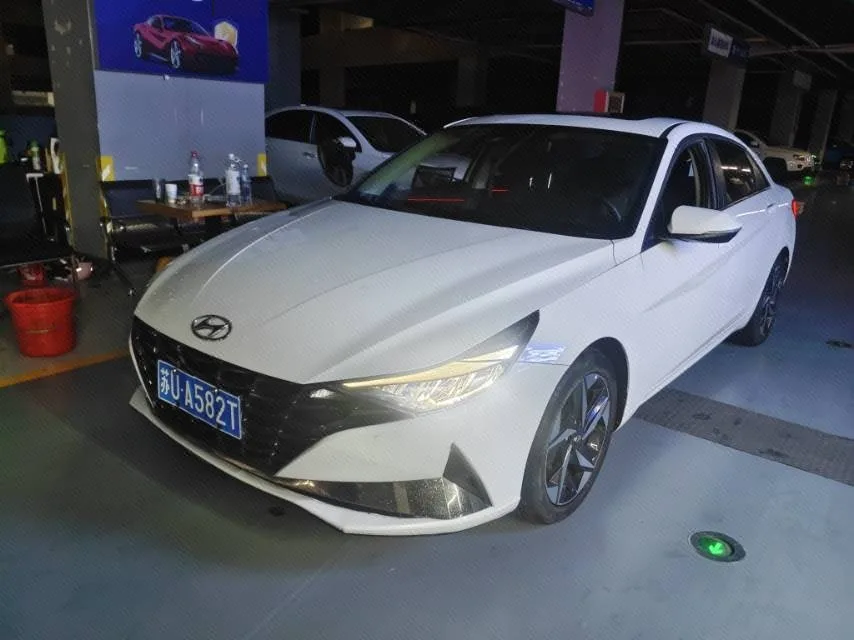 Hyundai Elantra 2022 1.5L CVT LUX Premium Edition