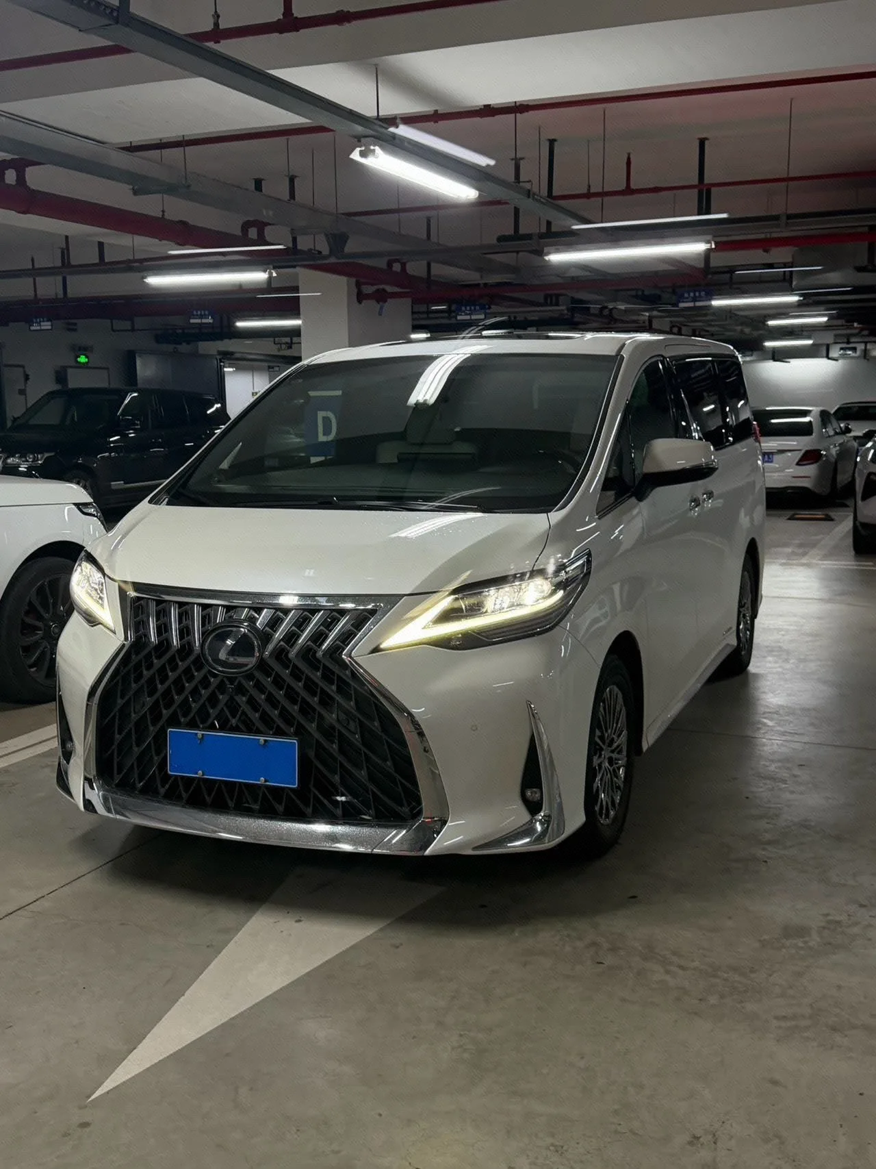 2020 Lexus LM 300h Four-Seater "Imperial" Edition