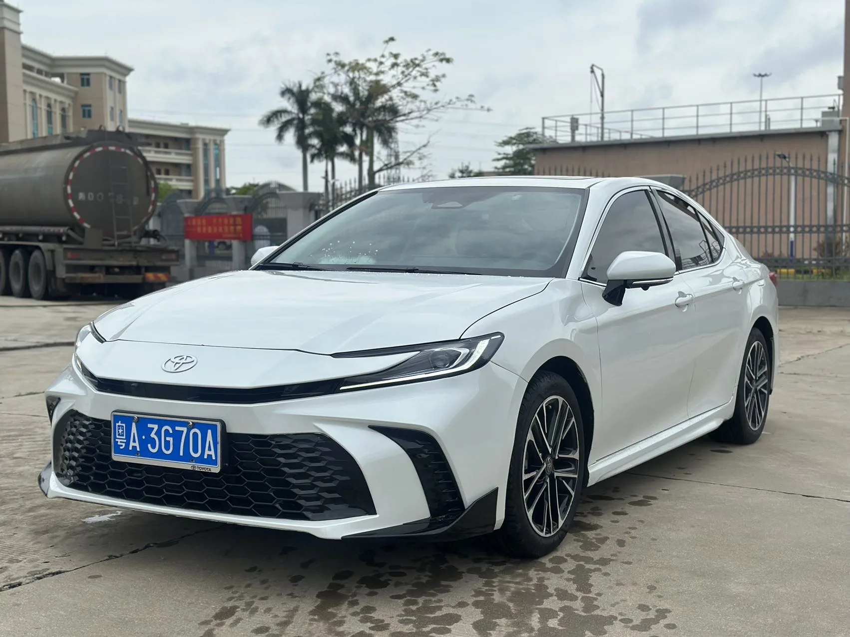 Toyota 2026 Camry Hybrid 2.0HSE CVT Sport Lite Automatic