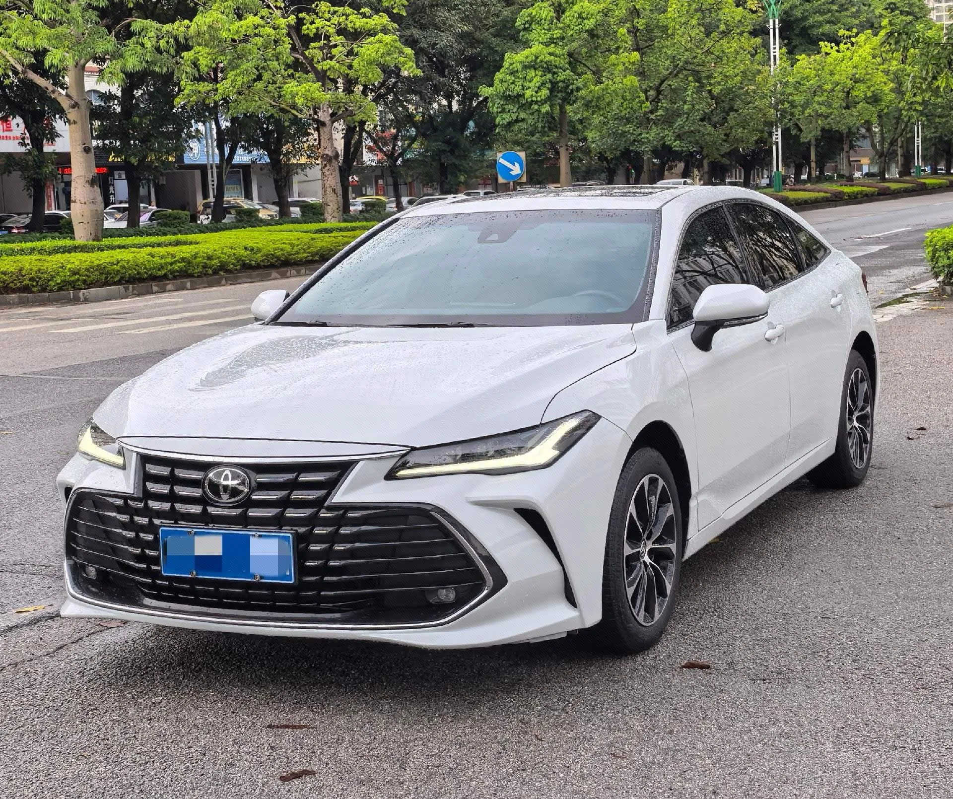 2023 Toyota Avalon 2.0L CVT Premium Edition (Automatic)