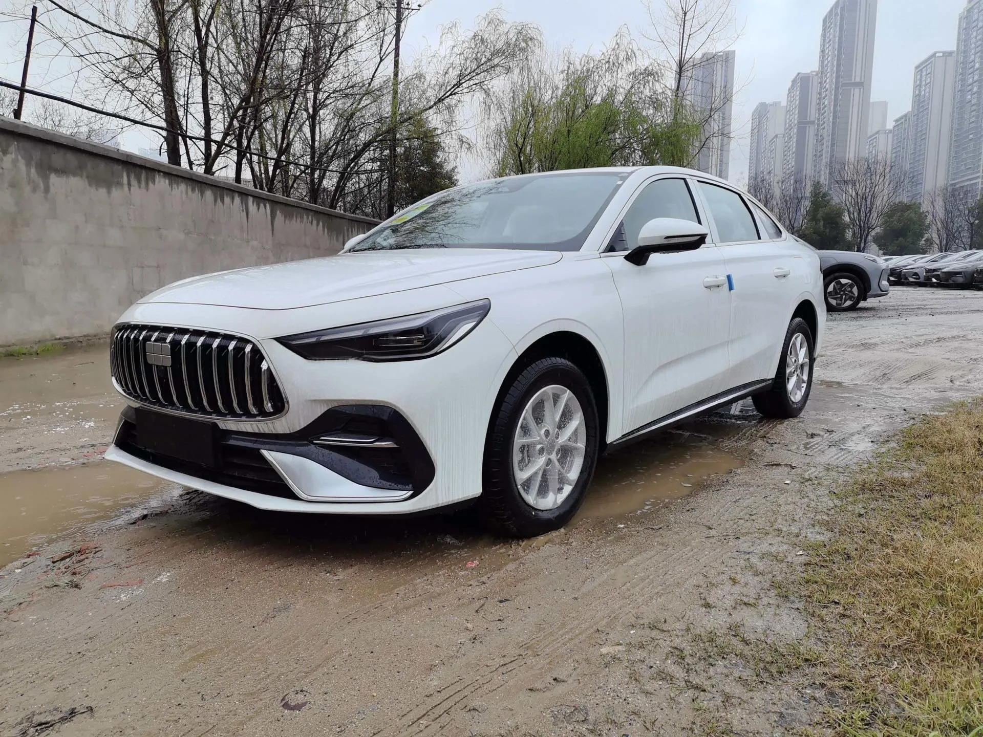 Geely Galaxy 2025 Starry 6 EM-i 1.5 125km Exploration+ Edition Automatic