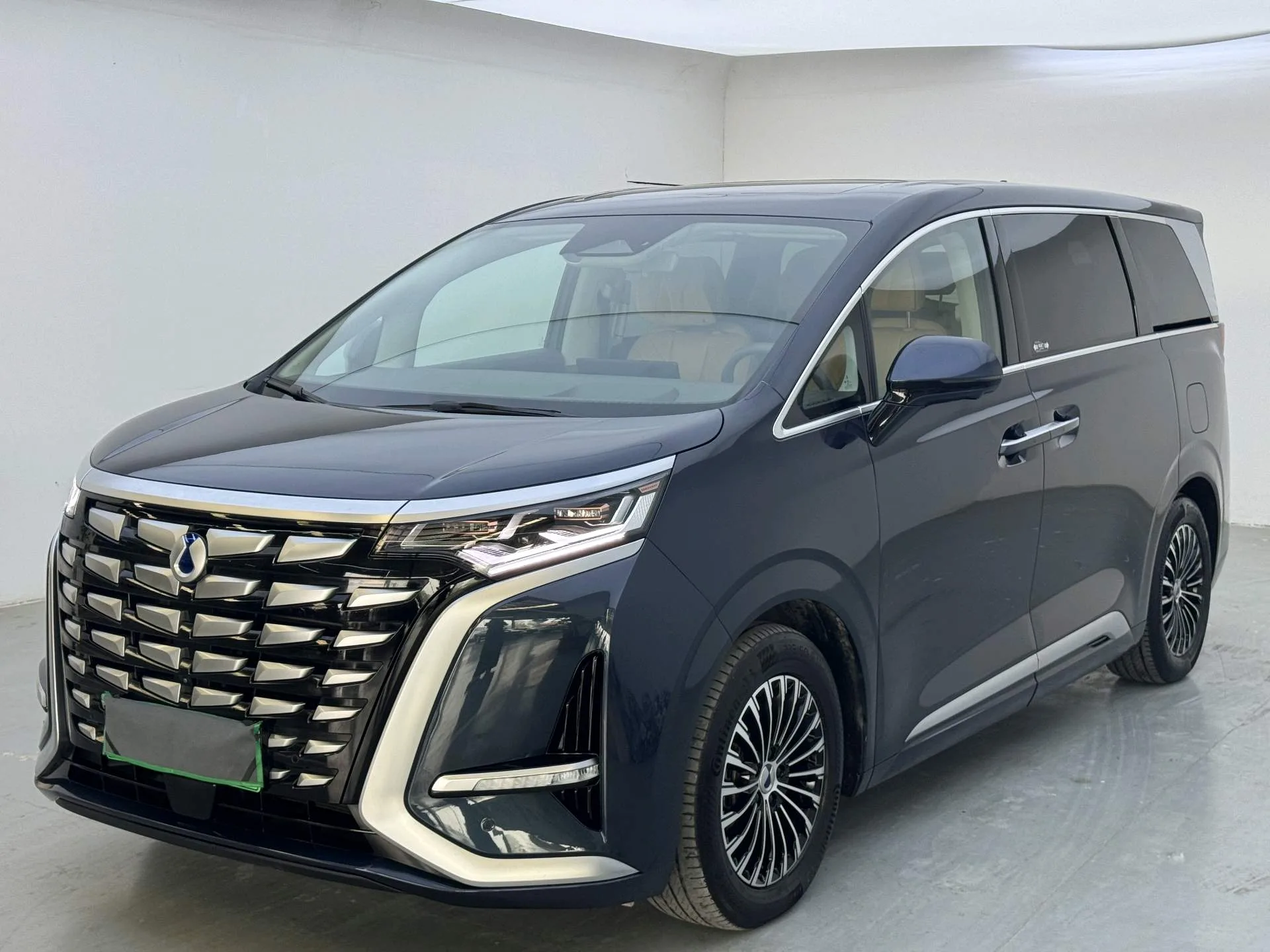 Denza D9 2022 DM-i 970 4WD Premium Edition