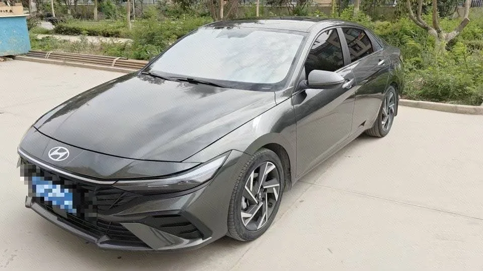Hyundai Elantra 2023 1.5L CVT LUX Premium Edition